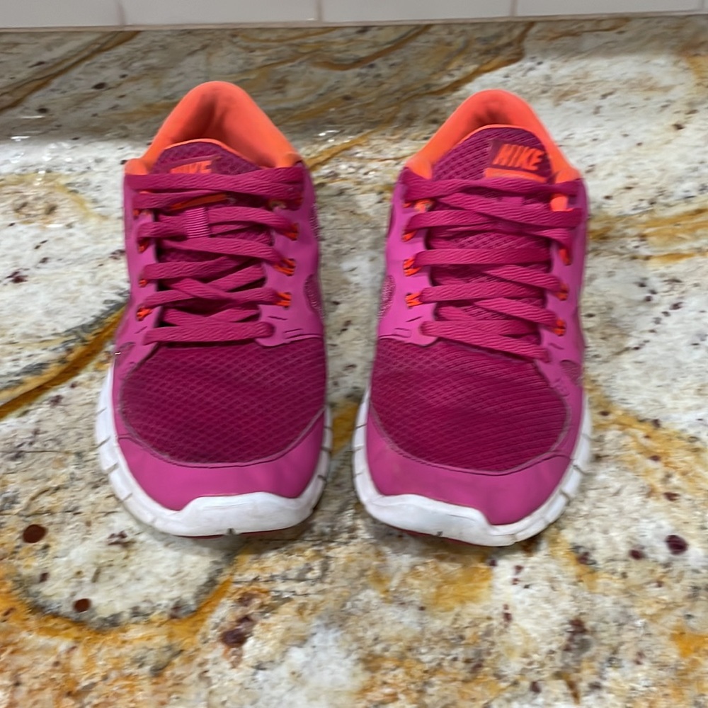 Nike Girls size 6Y Nike Free 5.0 shoe in dark pink and Orange womens size 7.5 - Picture 3 of 7